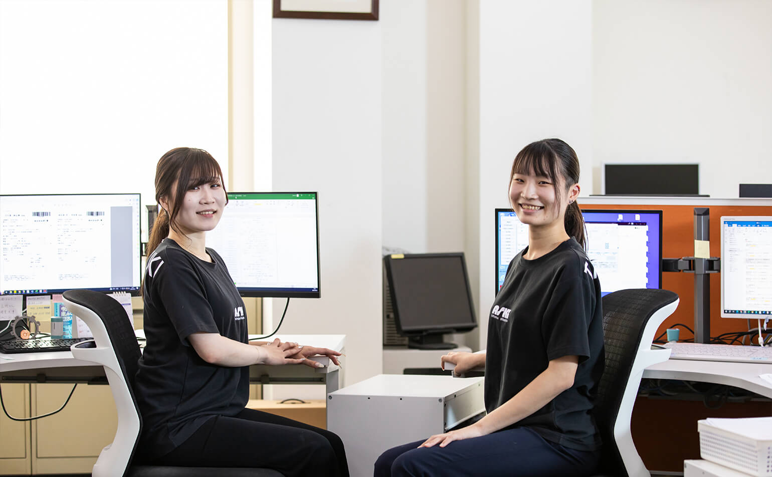 オフィススタッフ写真