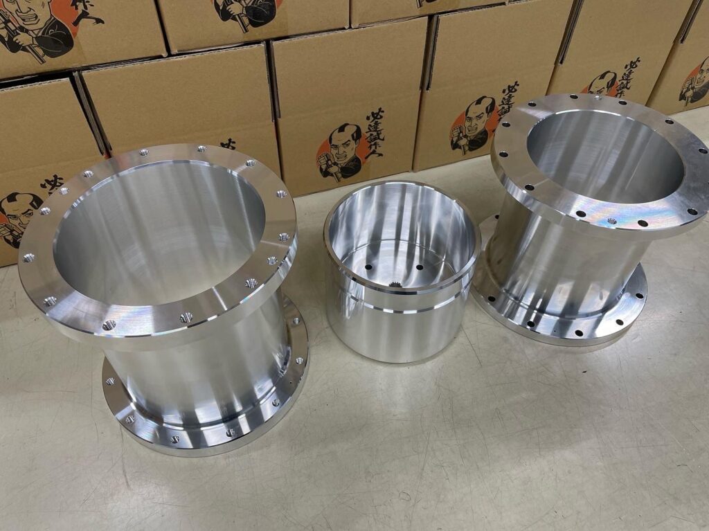 大きな旋盤加工品
