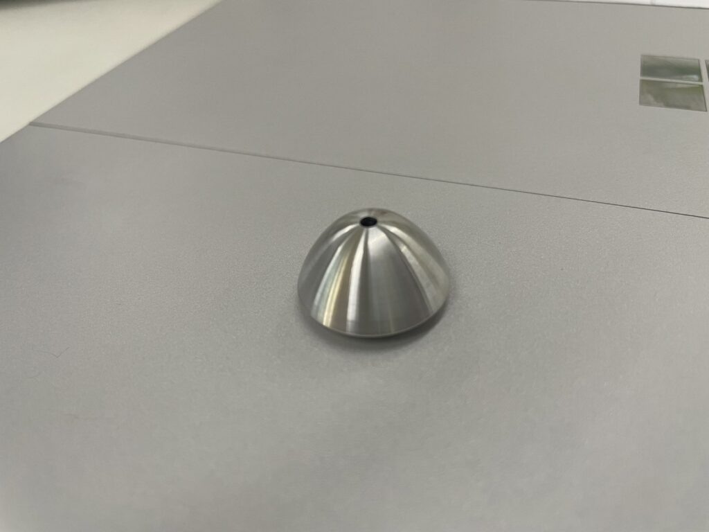 球状の旋盤加工品