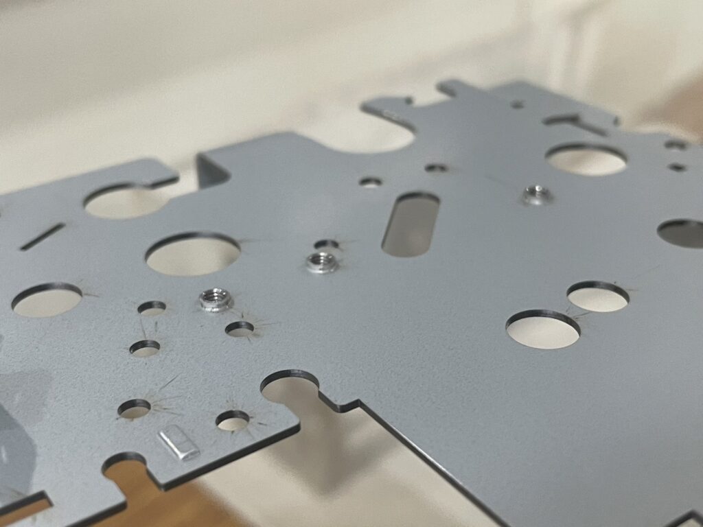 バーリング加工された試作品