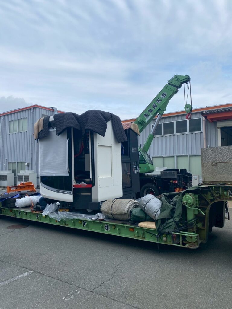 新5軸加工機の搬入