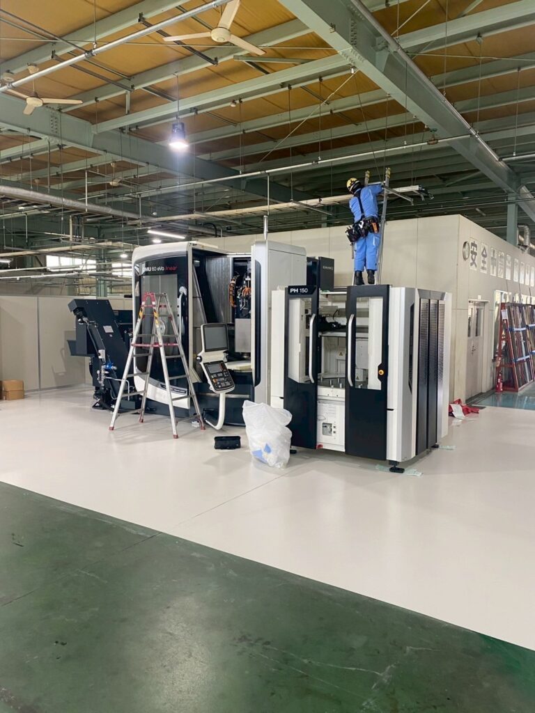 新5軸加工機の搬入