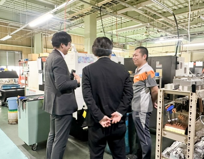 先日、ニュース ダイジェスト社様が取材しにアスクに来てくださいました