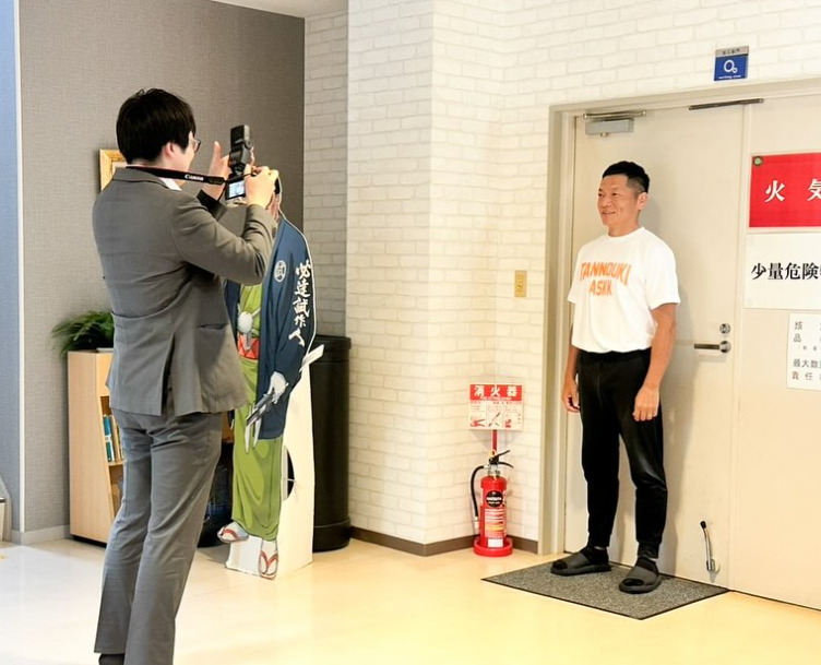 先日、ニュース ダイジェスト社様が取材しにアスクに来てくださいました